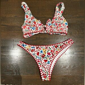 Bydee Swimwear White Floral Gold Ring Swim Top
Size M bottoms L